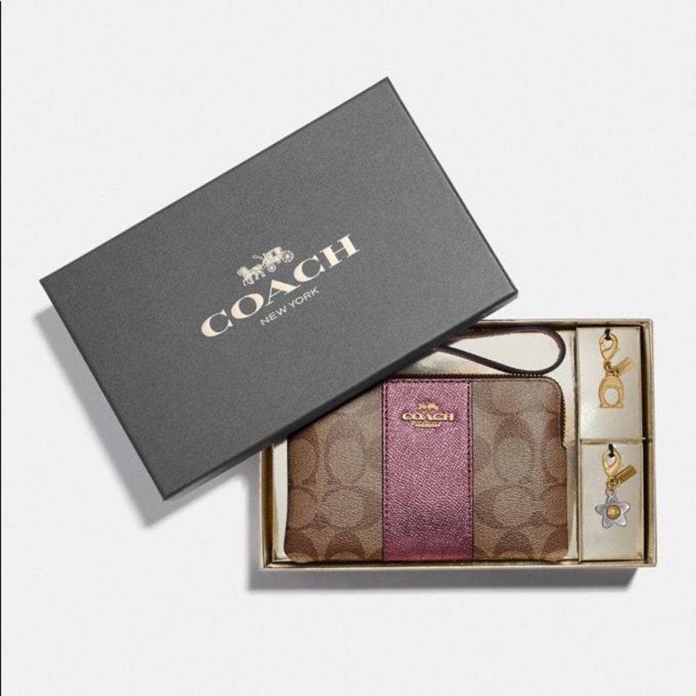 Coach Boxed Corner Zip Wristlet Clutch Khaki wine